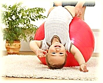 Gymnastika pro děti od 1 do 2 let: efektivní cvičení