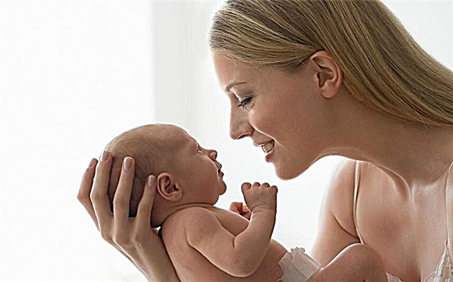 Kuinka kehittää vauva 1 kuukauden ikäisenä?