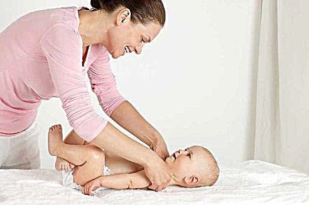 Gymnastik för spädbarn: rolig och effektiv träning