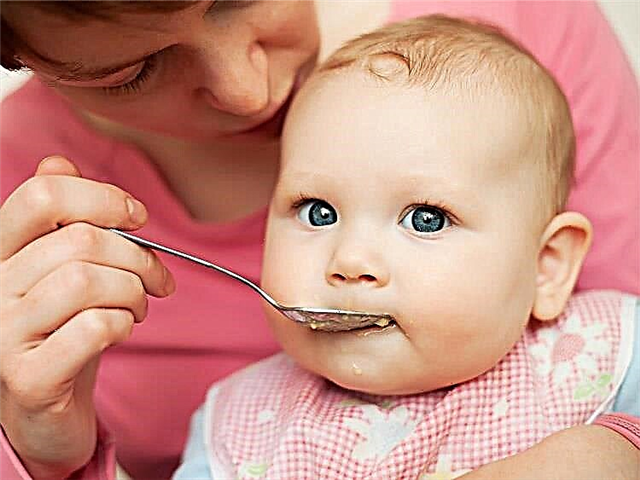 Constipação em uma criança após a introdução de alimentos complementares
