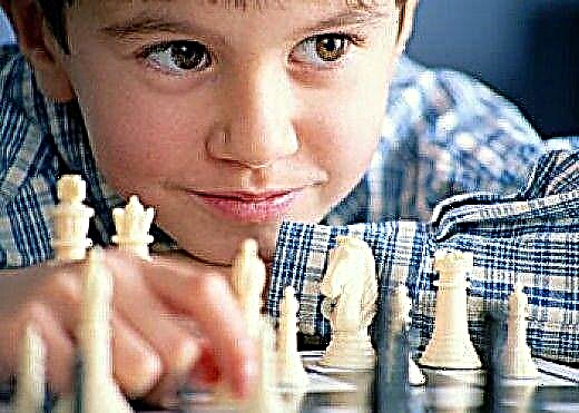 Hvordan lærer jeg et barn at spille skak?