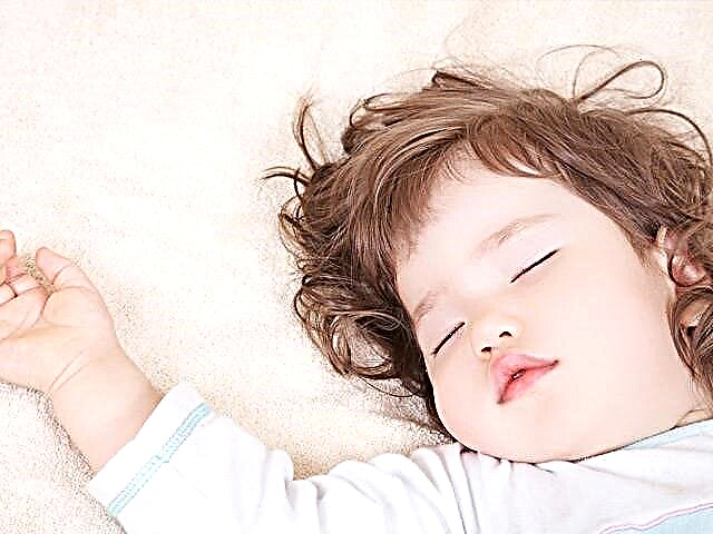Hoe een kind in slaap te brengen zonder tranen en reisziekte?