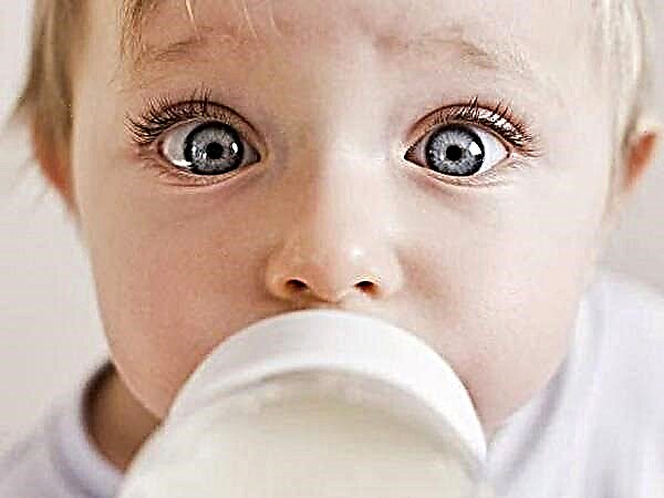 Kaip išmokyti kūdikį išgerti butelį?