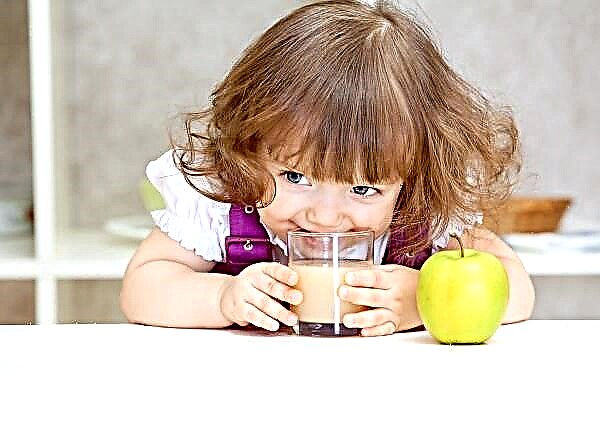 V jakém věku můžete dítěti dát jablečný džus a jak to udělat správně?