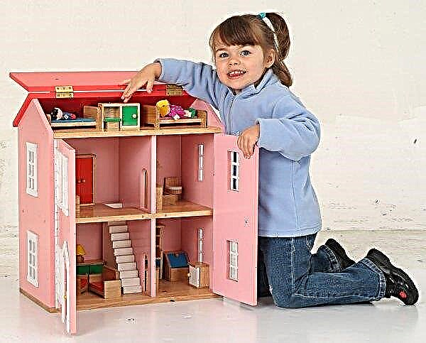 DIY dukkehuse lavet af krydsfiner, kasser og andre materialer