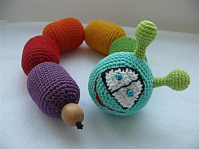 How to make a rattle? Workshops with scrap materials and crocheting