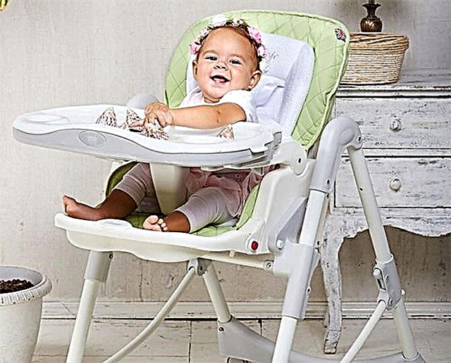 Šťastné dítě krmení židle