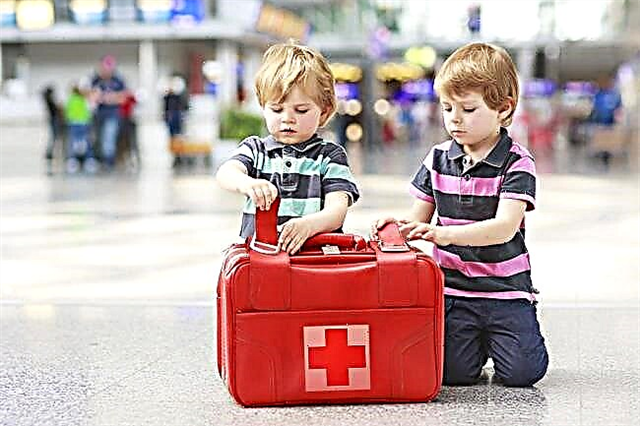 حقيبة إسعافات أولية لطفل في رحلة إلى البحر