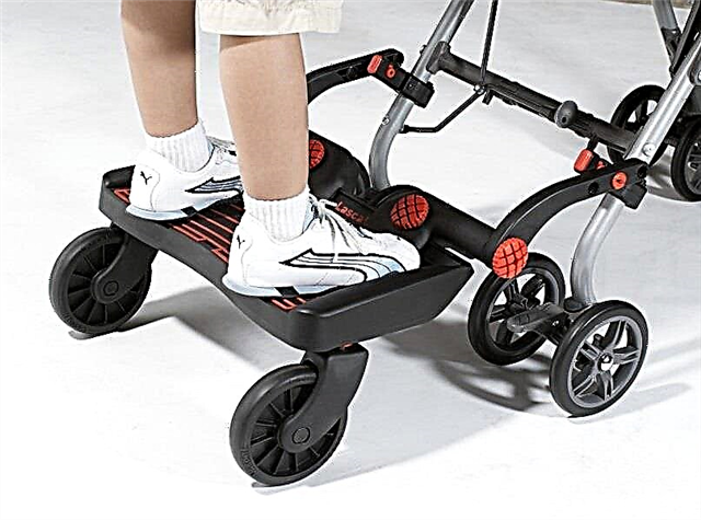 A footrest for a second child on a stroller: what is it for? 