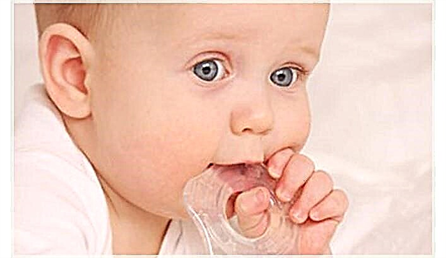 Blaues Zahnfleisch bei einem Kind
