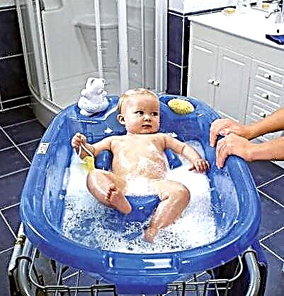 Избор на стойка за баня за новородено