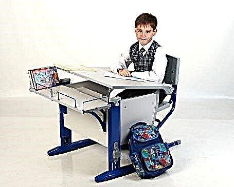 Židle na stole pro žáky