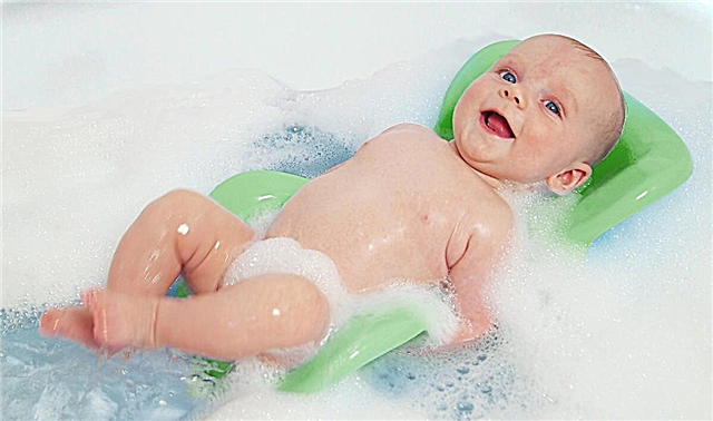 In what water should I bathe a newborn baby, should I boil water, should I add potassium permanganate?