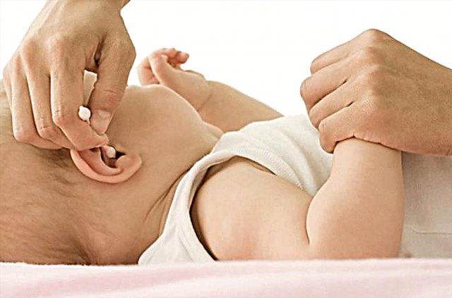 生まれたばかりの赤ちゃんの耳を適切にケアする