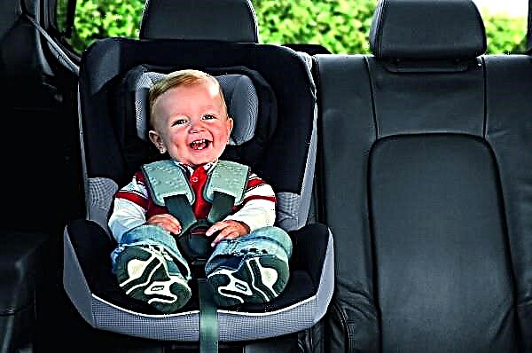 Ho bisogno di un seggiolino auto per un neonato di età inferiore a 1 anno?