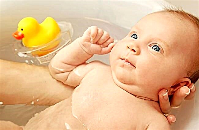 Optimalna temperatura vode za kopanje novorojenčka