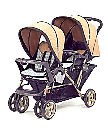 How to choose a stroller for twins