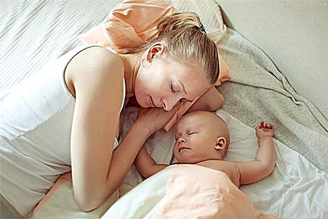 Zīdainis guļ kopā ar mammu - bīstami vai nē