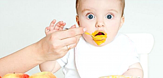 8 znakov, da je čas, da vaš dojenček uvede dopolnilna živila