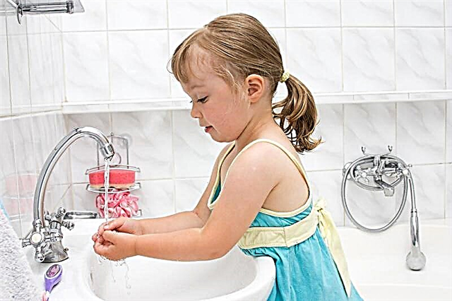 3 osnovna higienska pravila, ki jih morate usaditi deklici